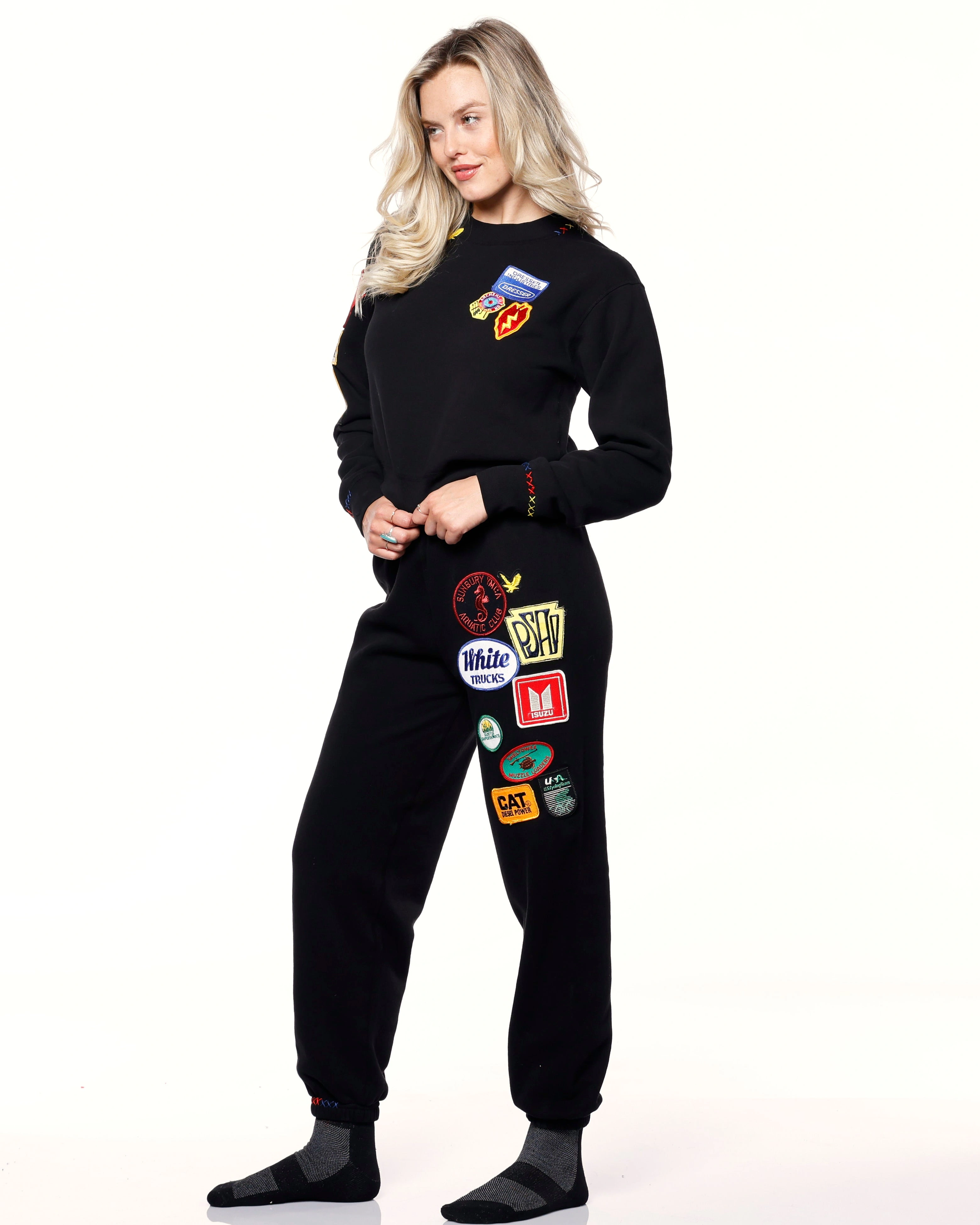 Zwarte sweatpants met patches: stoer, comfortabel en helemaal van nu! Een must-have voor jouw garderobe.